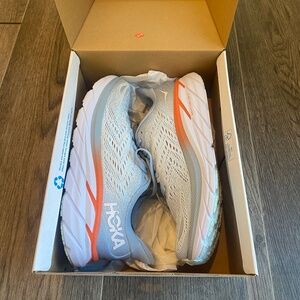 Hoka women’s Clifton 8 BRAND NEW